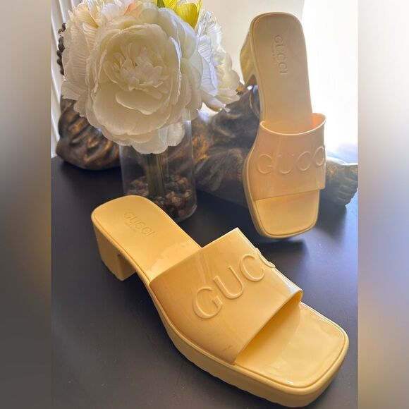 Gucci Yellow Slip-On Sandals EU 38 – Iconic Style with Chunky Heel & Logo - Picture 17 of 17